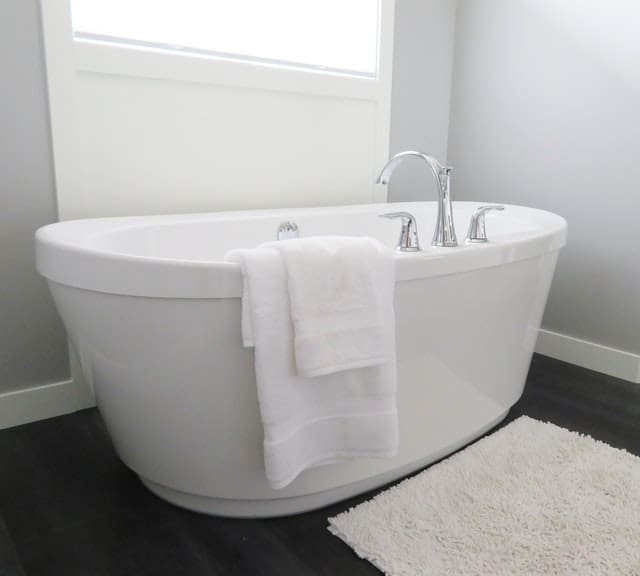 best bathtubs for small spaces